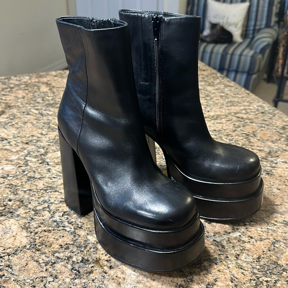 Cobra Black Steve Madden heels